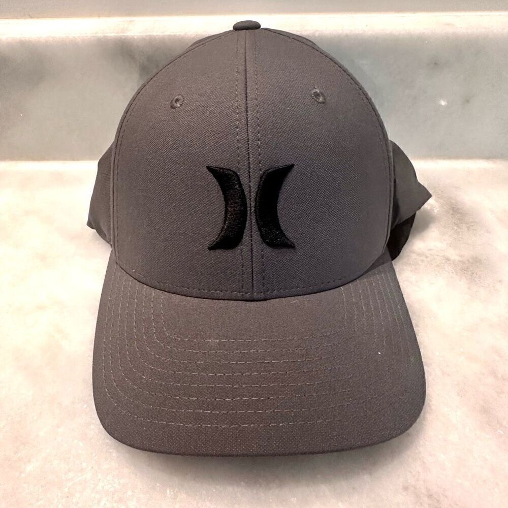 Hurley Flexfit Yupoong Structured Six-Panel Fitted Baseball Cap Gray L-XL
